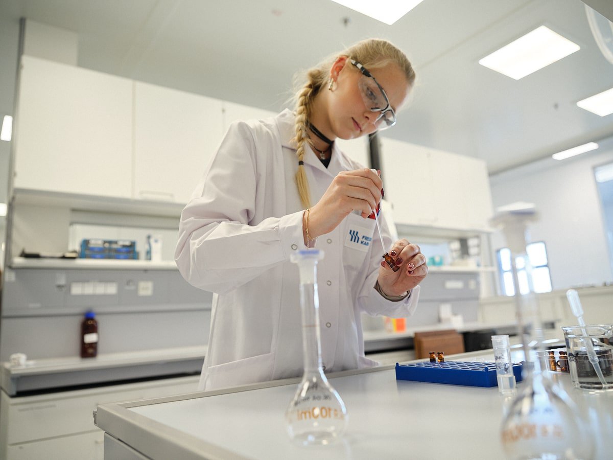 Labormitarbeiterin 