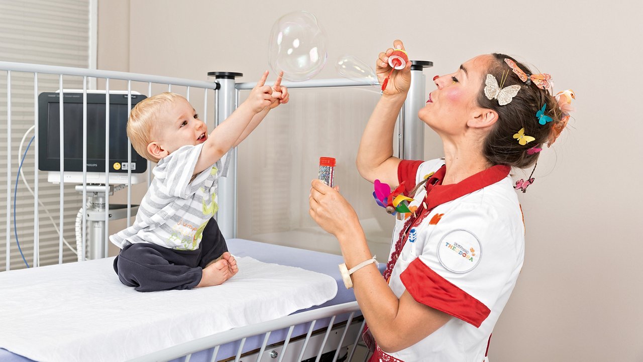 šťastné chvíle – doktor smíchu při práci / foto: © Theodora Foundation