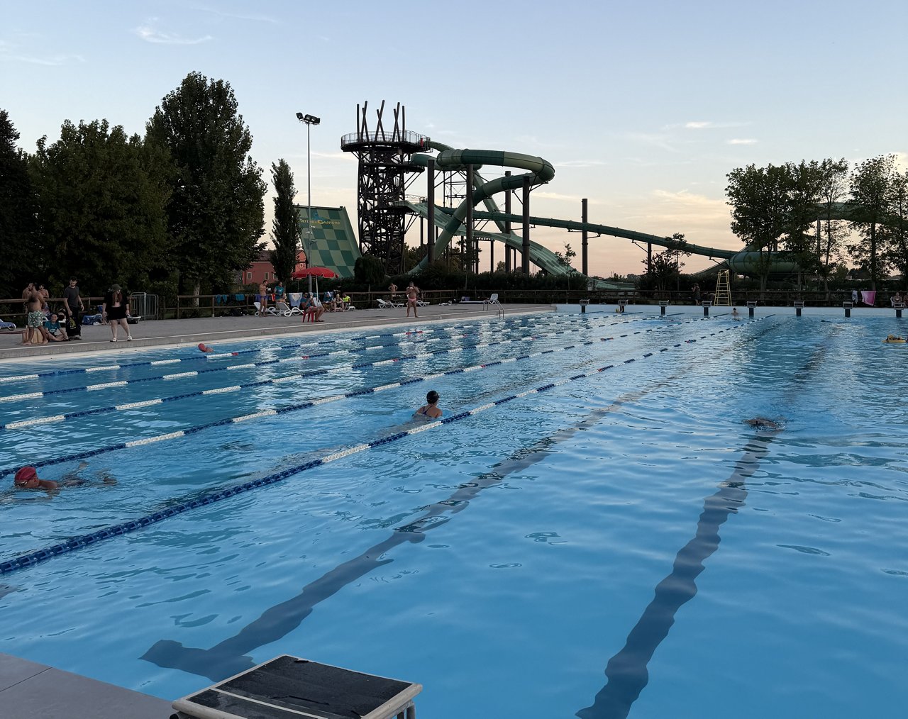 La piscina durante la staffetta