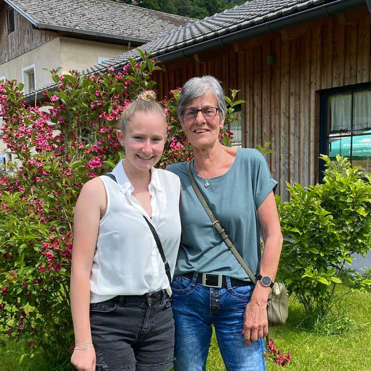 Nathalie mit ihrer Mutter