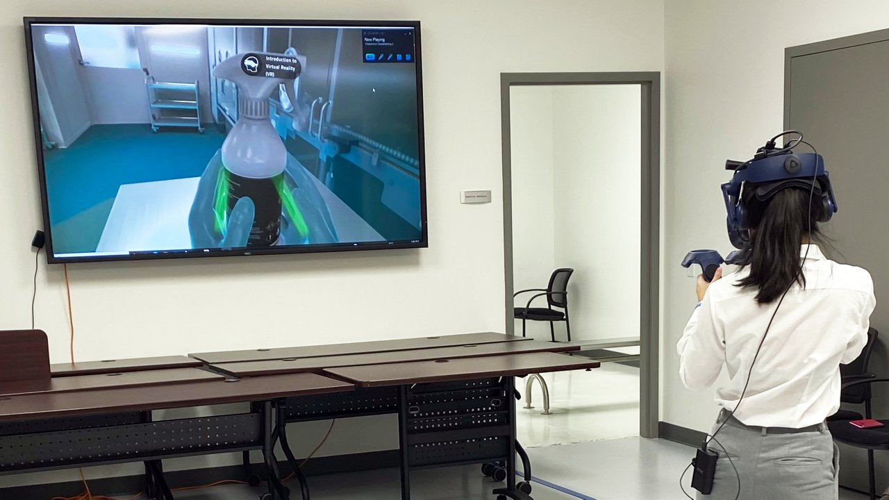 VR Simulations Cleanroom Training