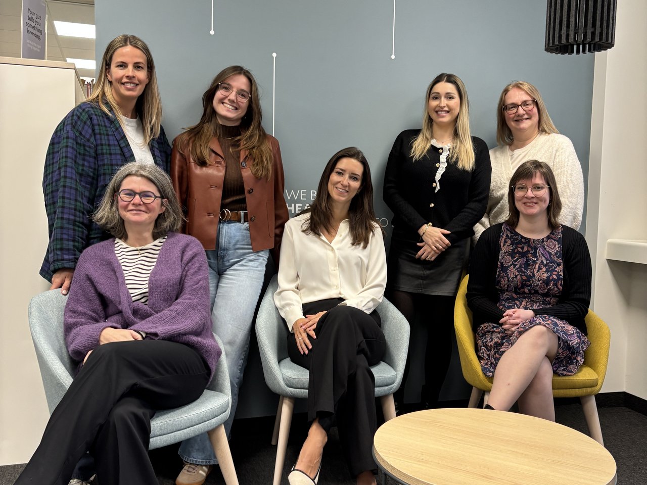 Image of Yenna Vandevijver with team.