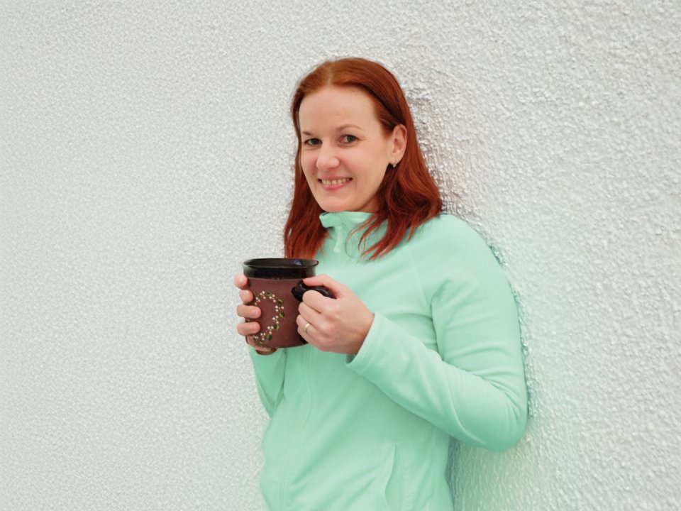 Denisa with a cup of fruit tea in hand.
