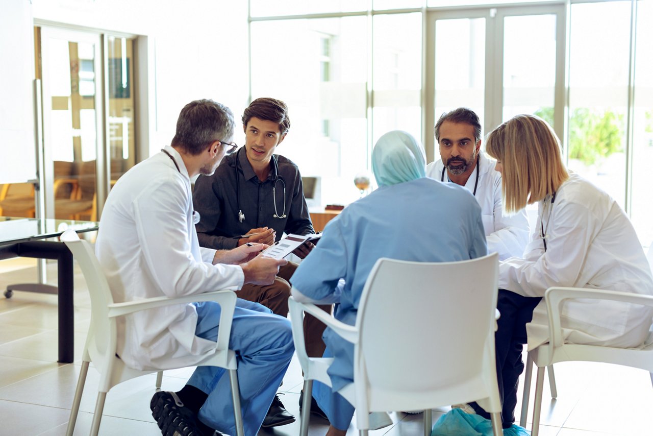 Diskusia medicínskeho tímu